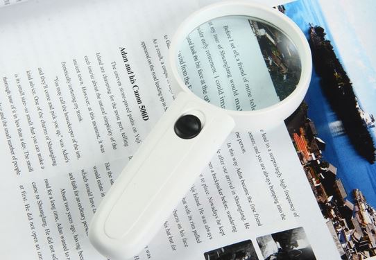 Hand Held Magnifying Glass 4x Optical Magnifier with 2 LED's Dia-65mm MG6B4